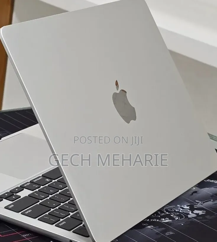 New Laptop Apple MacBook Air 2024 M3 16GB Apple M3 SSD 256GB