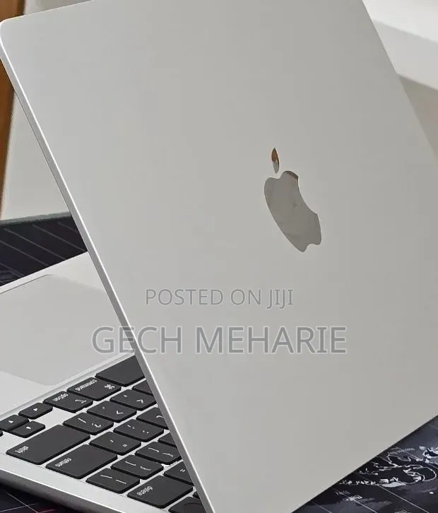 New Laptop Apple MacBook Air 2024 M3 16GB Apple M3 SSD 256GB