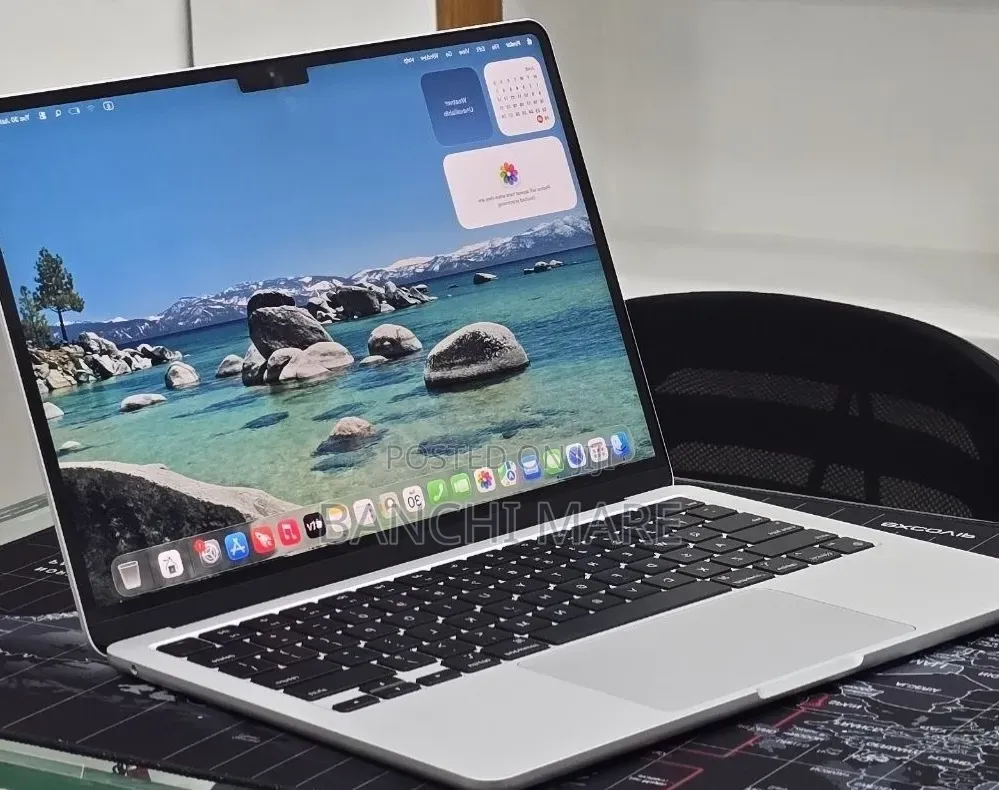 New Laptop Apple MacBook Air 2024 M3 16GB Apple M3 SSD 256GB