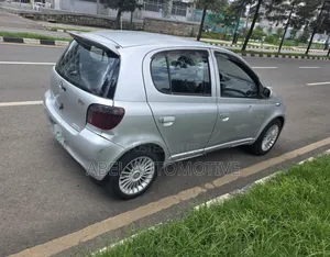 Toyota Vitz 2001 Silver