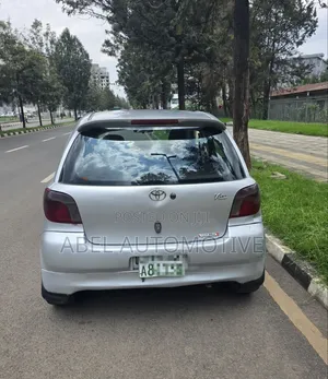 Toyota Vitz 2001 Silver
