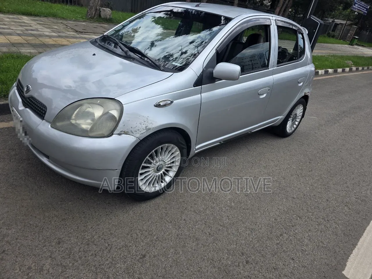 Toyota Vitz 2001 Silver