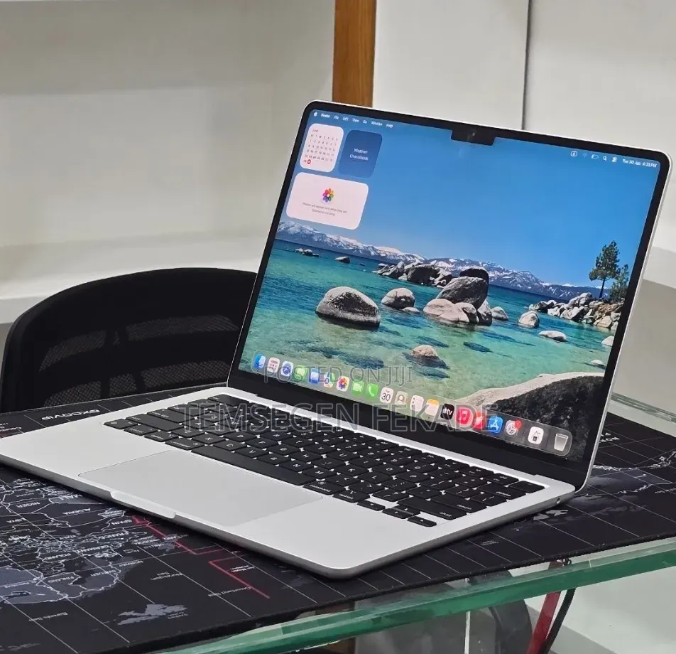 New Laptop Apple MacBook Air 2024 M3 16GB Apple M3 SSD 256GB