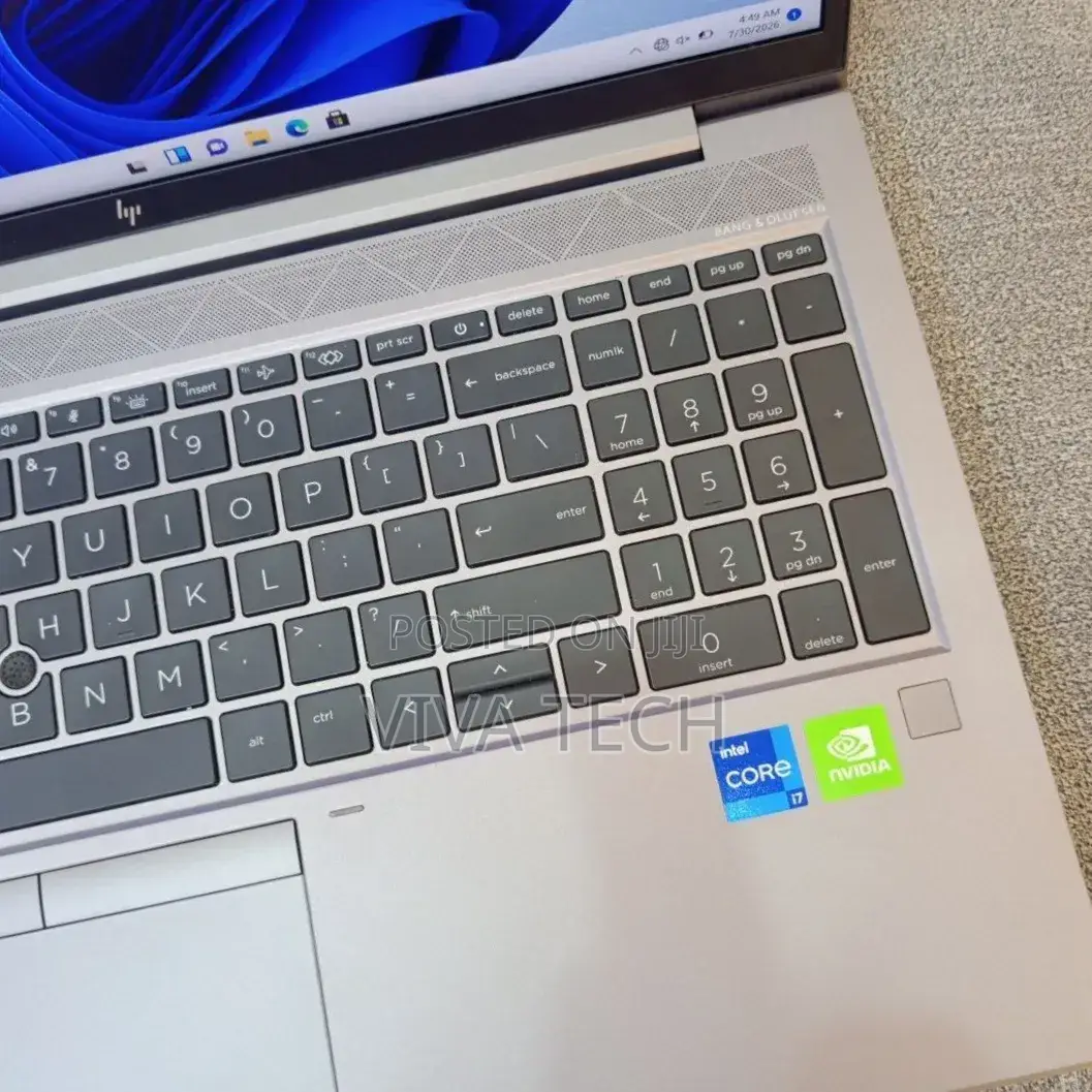 New Laptop HP ZBook Firefly G8 16GB Intel Core i7 SSD 512GB