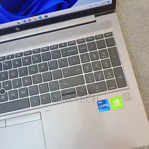 New Laptop HP ZBook Firefly G8 16GB Intel Core i7 SSD 512GB