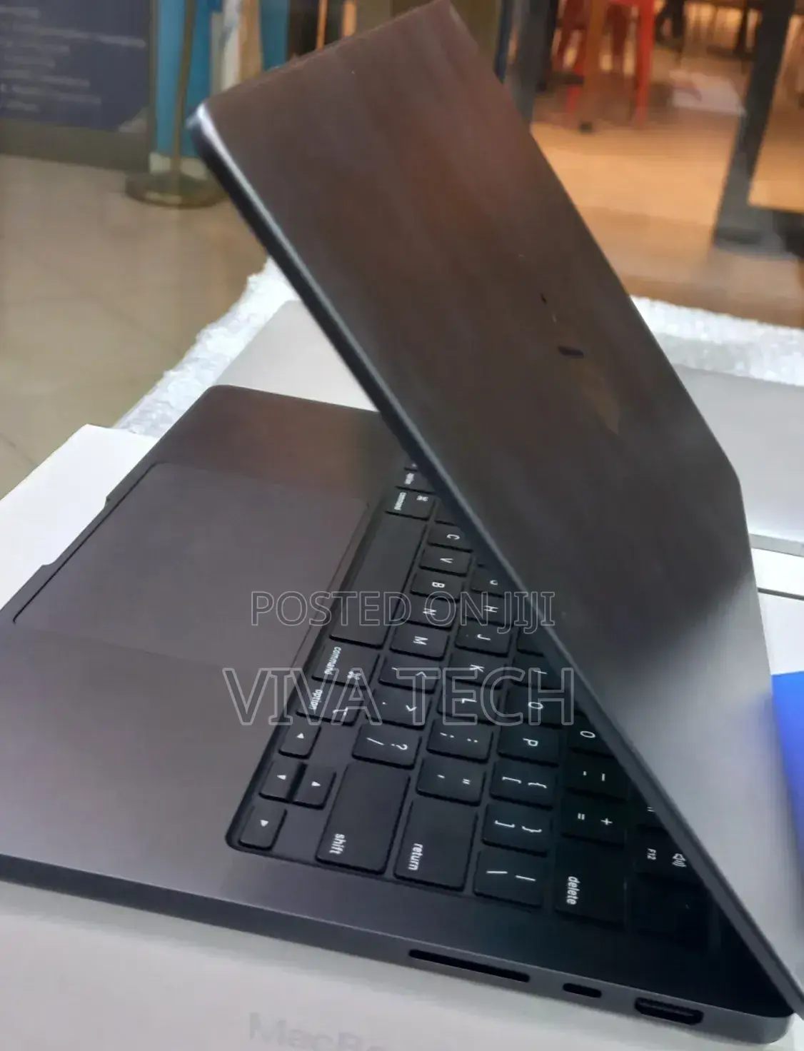 New Laptop Apple MacBook Pro 2025 M5 16GB Apple M5 Pro SSD 512GB
