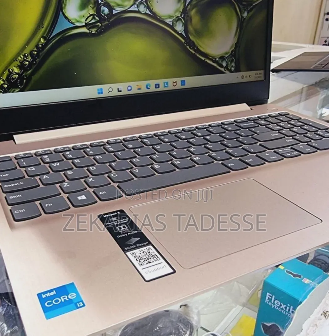 New Laptop Lenovo 8GB Intel Core i3 SSD 256GB