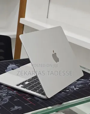 New Laptop Apple MacBook Air 2024 M3 16GB Apple M3 SSD 256GB