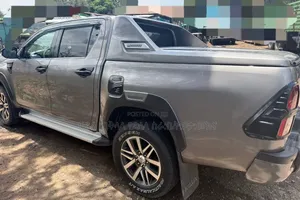 Toyota Hilux 2020 Purple