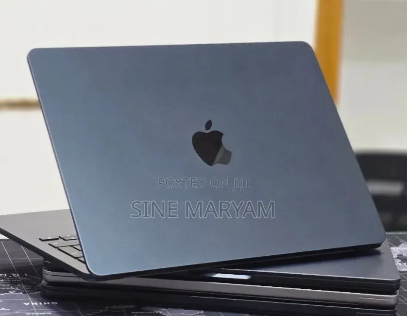 New Laptop Apple MacBook Air 2025 M4 16GB Apple M4 SSD 256GB