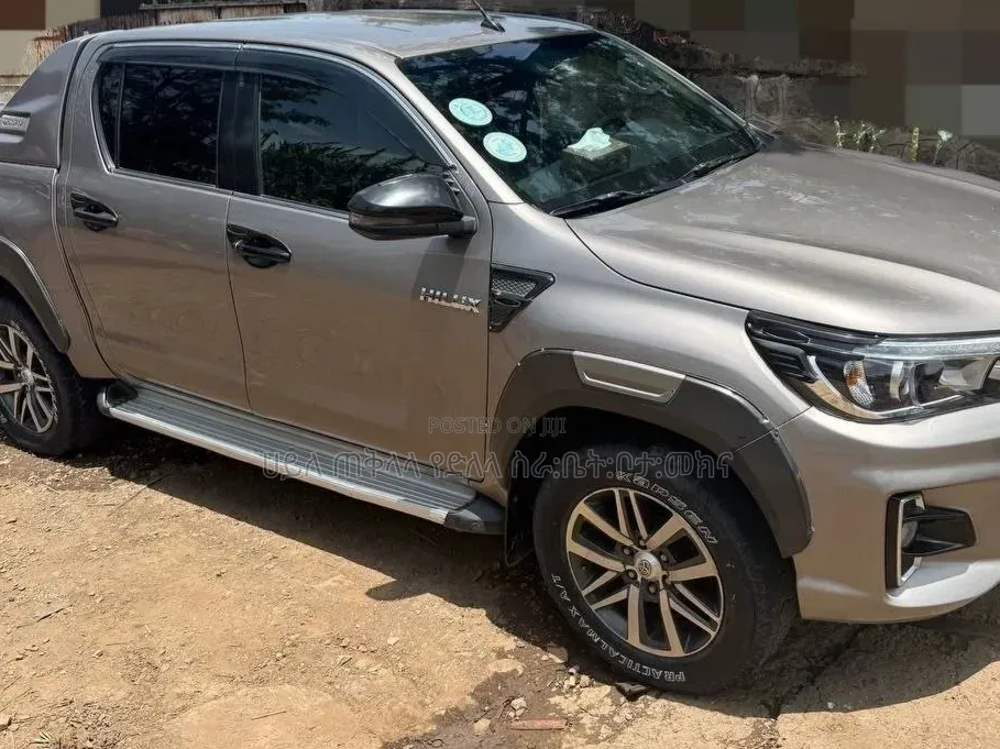 Toyota Hilux 2020 Purple
