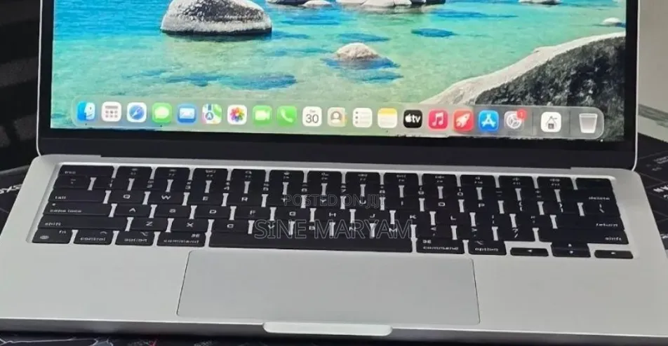 New Laptop Apple MacBook Air 2024 M3 16GB Apple M3 SSD 256GB