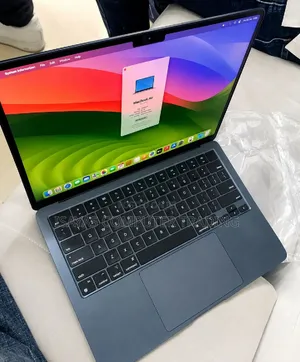 New Laptop Apple MacBook Air 2022 M2 8GB Apple M2 SSD 512GB