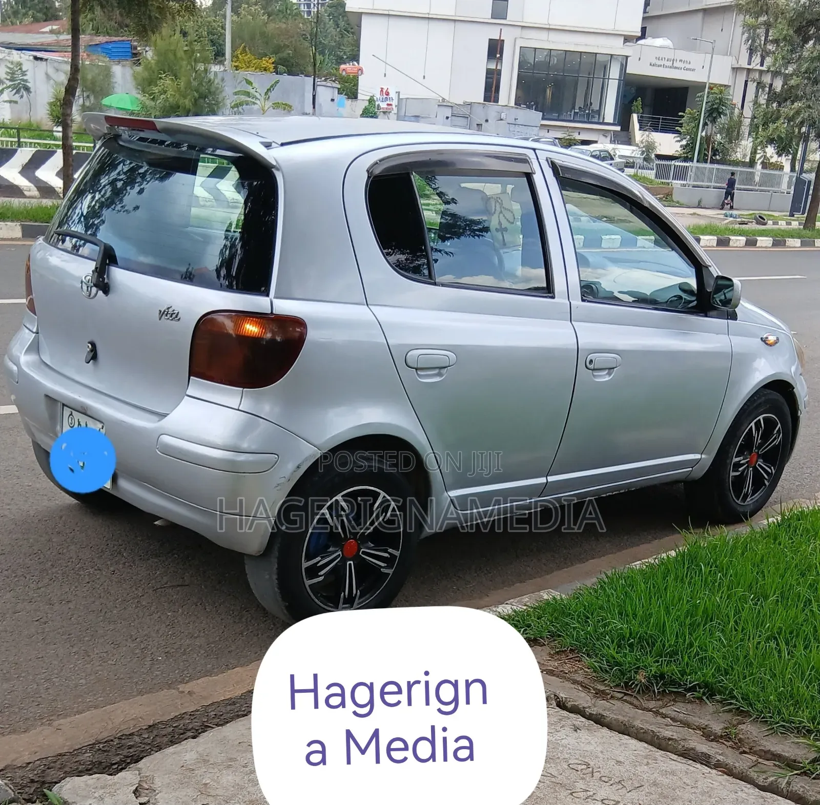 Toyota Vitz 2002 Silver