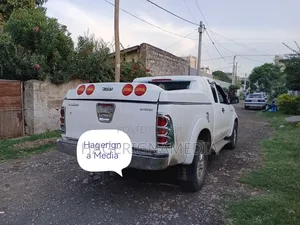 Toyota Hilux 2009 White