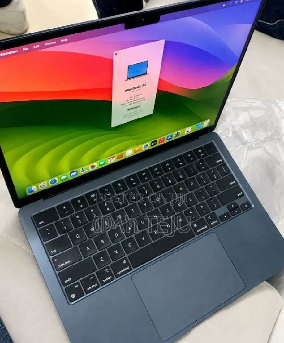 New Laptop Apple MacBook Air 2022 M2 8GB Apple M1 SSD 512GB