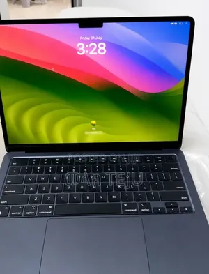 New Laptop Apple MacBook Air 2022 M2 8GB Apple M1 SSD 512GB