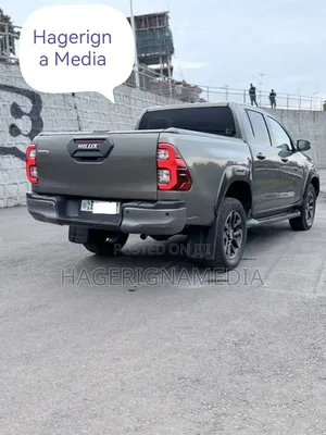 Toyota Hilux 2021 Gray