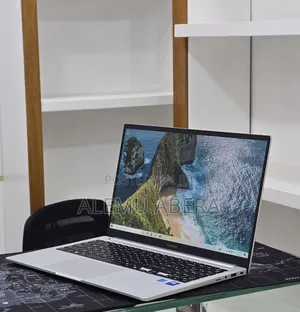 New Laptop Samsung Galaxy Book4 16GB Intel Core 7 SSD 512GB