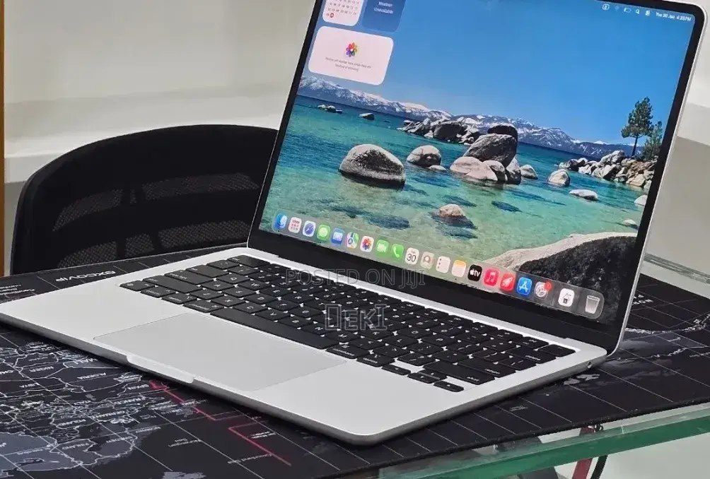 New Laptop Apple MacBook Air 2024 M3 16GB Apple M3 SSD 256GB