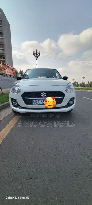 Suzuki Swift 2022 White