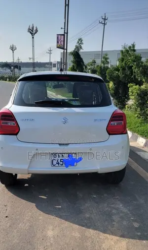 Suzuki Swift 2022 White