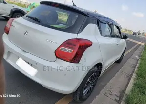 Suzuki Swift 2022 White