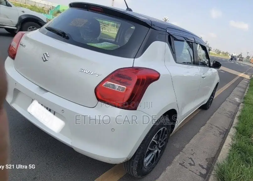 Suzuki Swift 2022 White