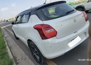 Suzuki Swift 2022 White
