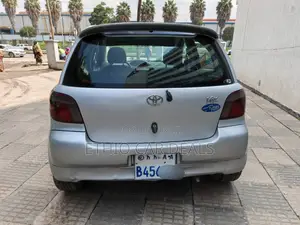 Toyota Vitz 2001 Silver