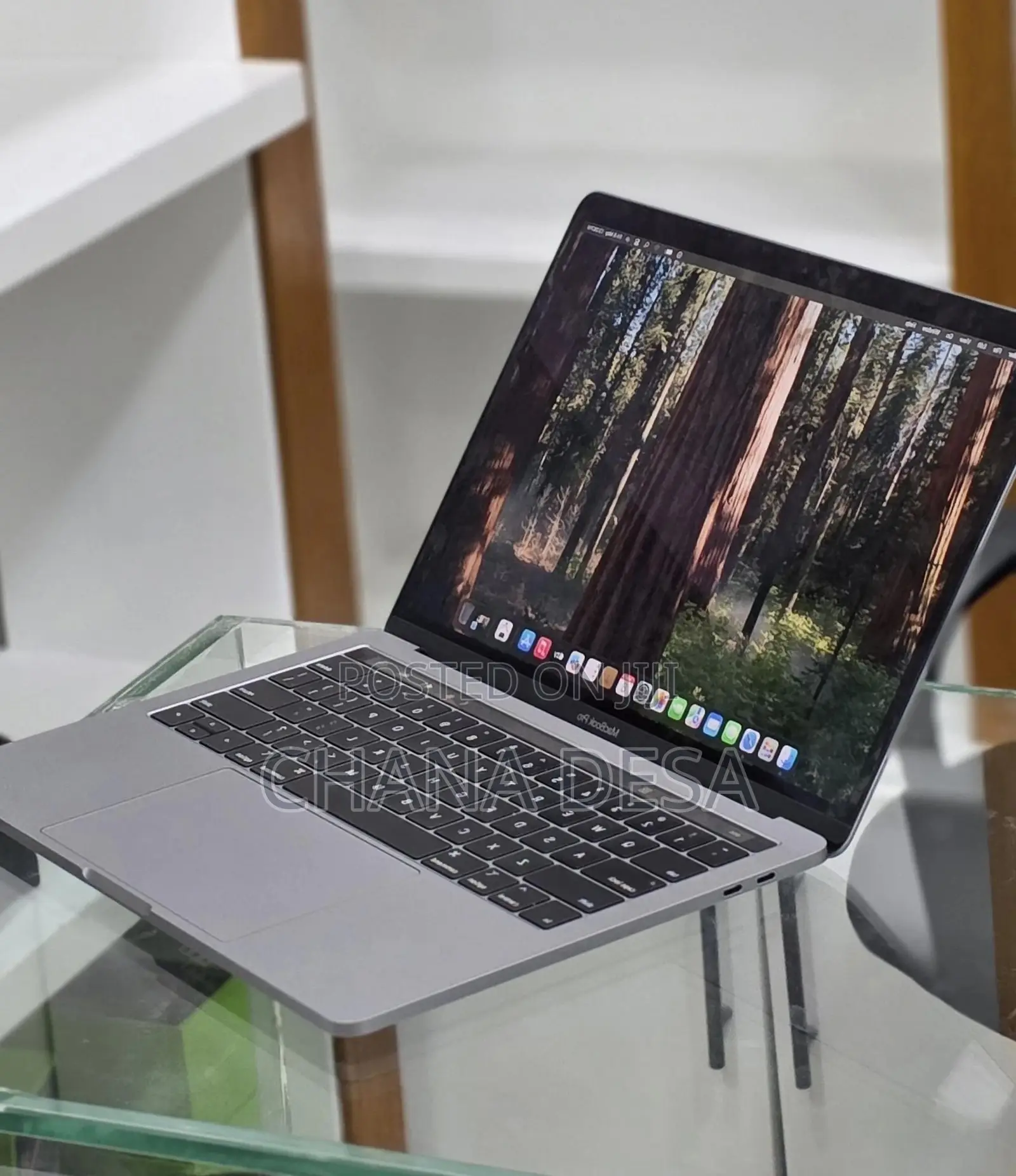 New Laptop Apple MacBook Pro 2019 16GB Intel Core i7 SSD 256GB