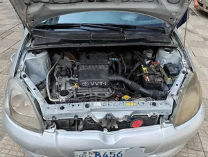 Toyota Vitz 2001 Silver