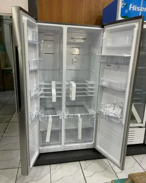 Hisense 670L Refrigerator