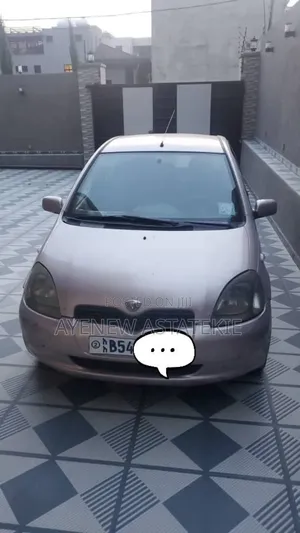 Toyota Vitz 2000 Pink