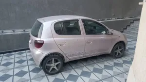 Toyota Vitz 2000 Pink