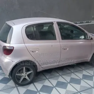 Toyota Vitz 2000 Pink