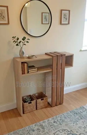 Consule Table