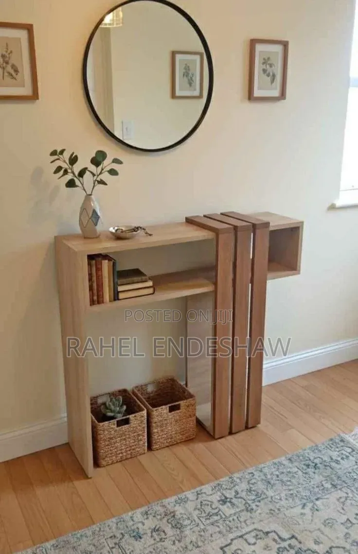 Consule Table