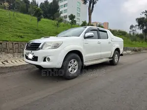 Toyota Hilux 2012 White