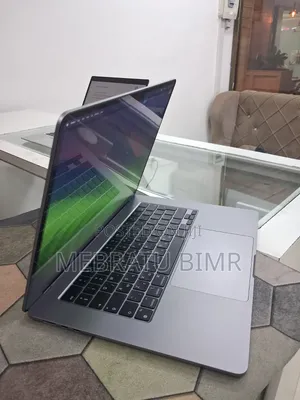 New Laptop Apple MacBook Air 2024 M3 8GB Apple M3 SSD 512GB