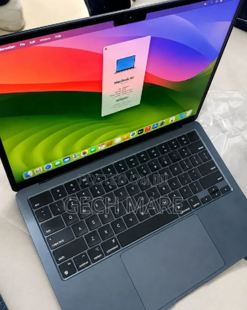 New Laptop Apple MacBook Air 2022 M2 8GB Intel SSD 512GB