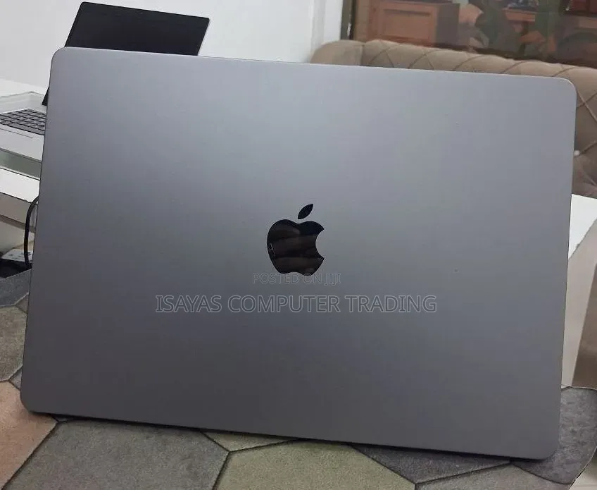 New Laptop Apple MacBook Air 2024 M3 8GB Apple M3 SSD 512GB