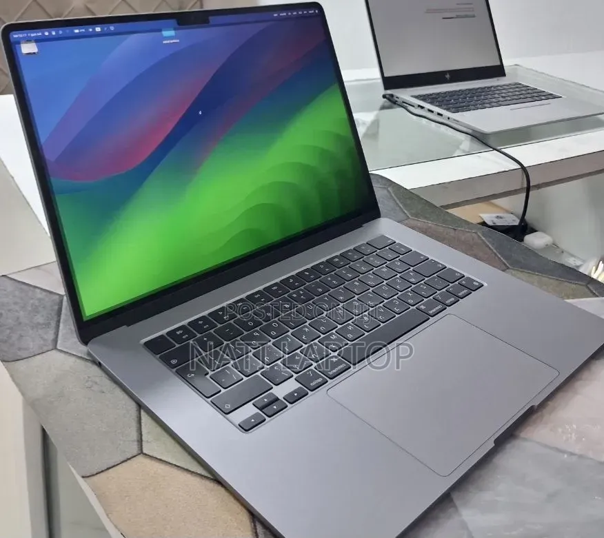New Laptop Apple MacBook Air 2024 M3 8GB Apple M3 SSD 512GB