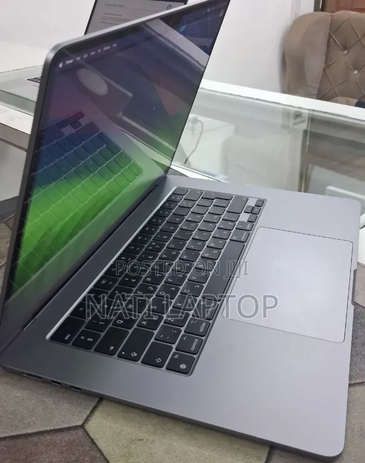 New Laptop Apple MacBook Air 2024 M3 8GB Apple M3 SSD 512GB