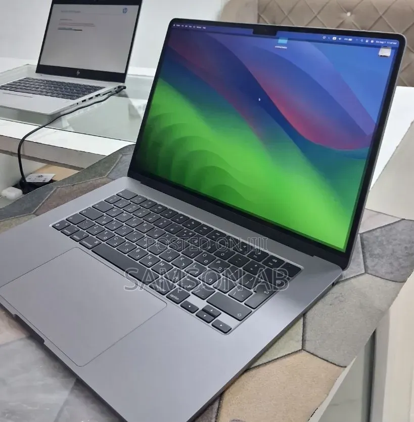 New Laptop Apple MacBook Air 2024 M3 8GB Apple M3 SSD 512GB