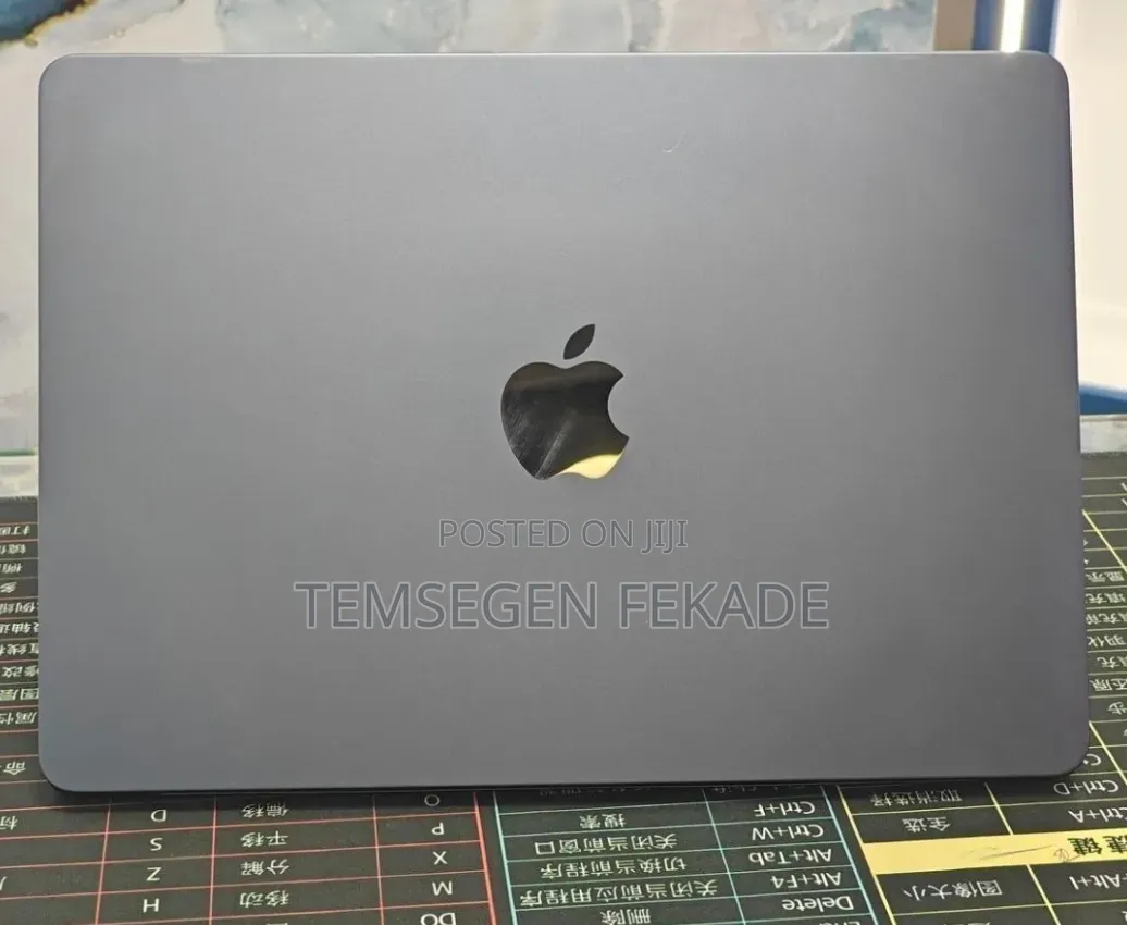 New Laptop Apple MacBook Air 2022 M2 8GB Apple M2 SSD 512GB