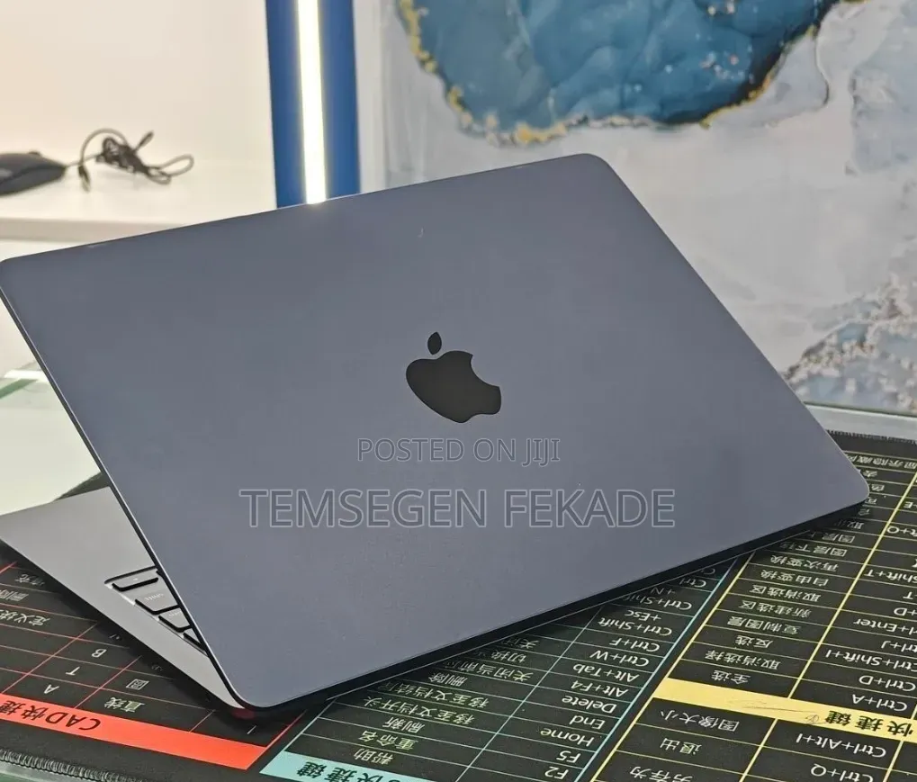 New Laptop Apple MacBook Air 2022 M2 8GB Apple M2 SSD 512GB