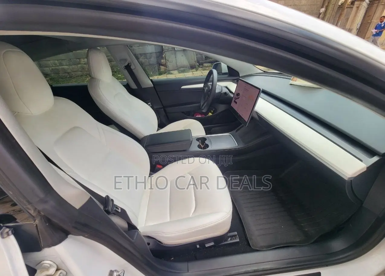 Tesla Model Y 2023 White