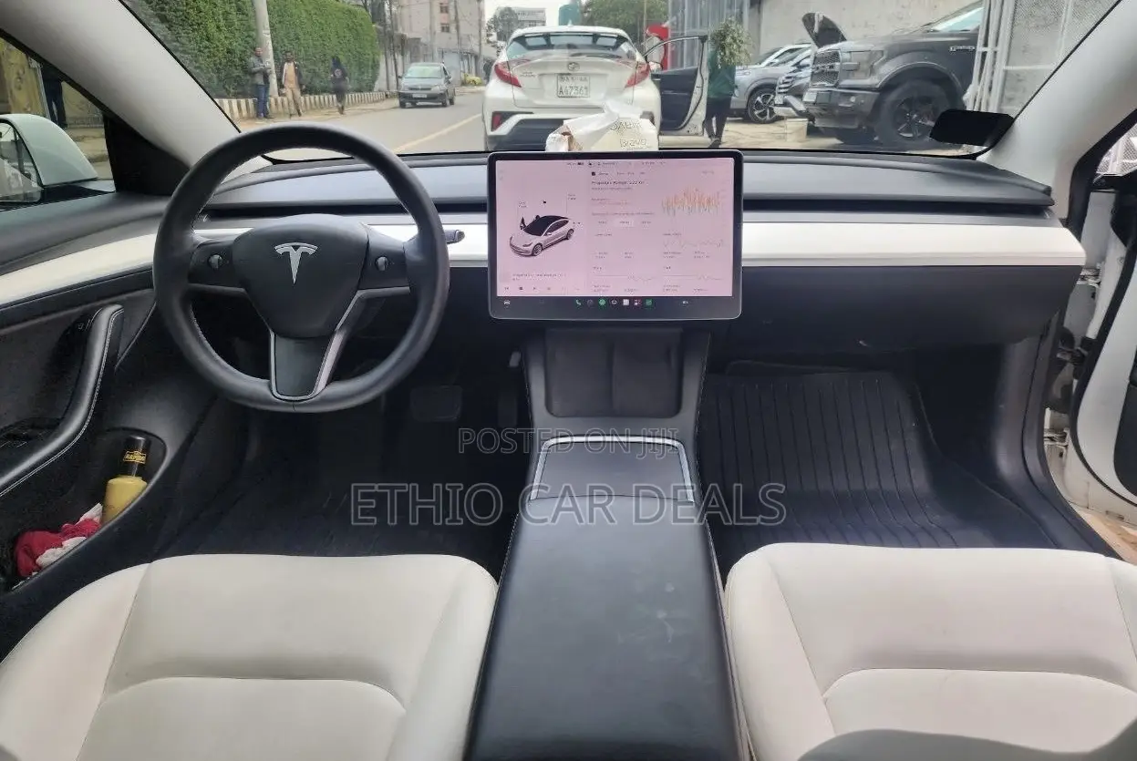 Tesla Model Y 2023 White