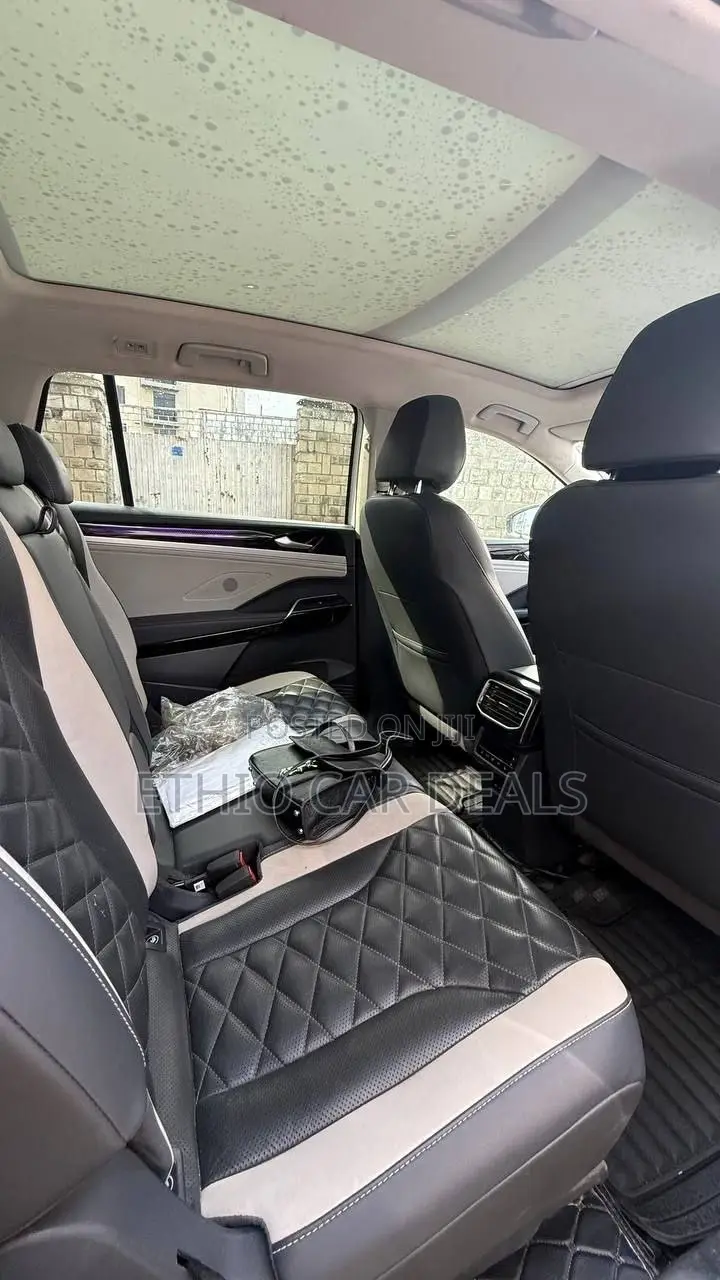 Volkswagen ID.6 2023 White